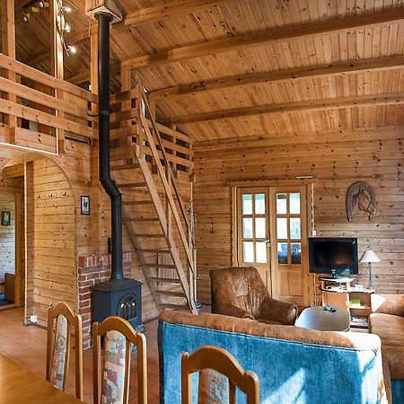 Nice Home In Mscice With Kitchen Exterior foto